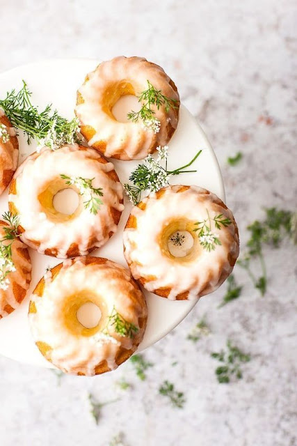 The Best Culinary Snacks: Mary Berry’s Lemon Drizzle Cake