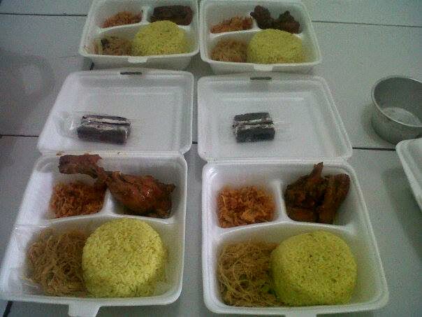 Rumah Kue &amp; Katering Alvian Nasi Box berminat Hub 085643426077 telp