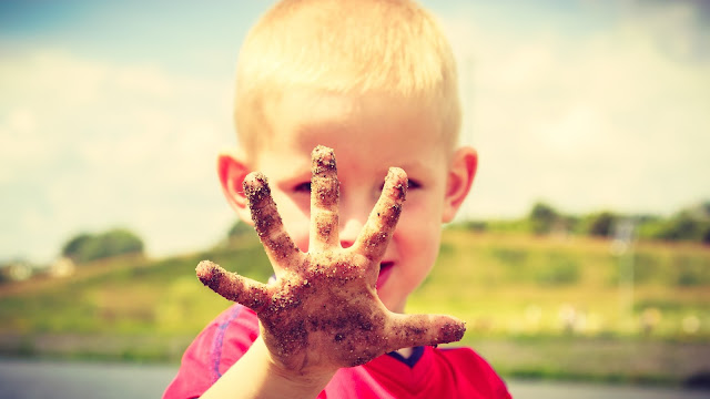 Why your kids need dirt to be healthy Health, psoriasis, eczema, asthma, skin issues, Slider, Articles, Eating healthily, Health Fact, healthy immunity,