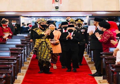 Kenakan Pakaian Adat NTT Jokowi Sampaikan Pidato di Sidang Tahunan MPR RI