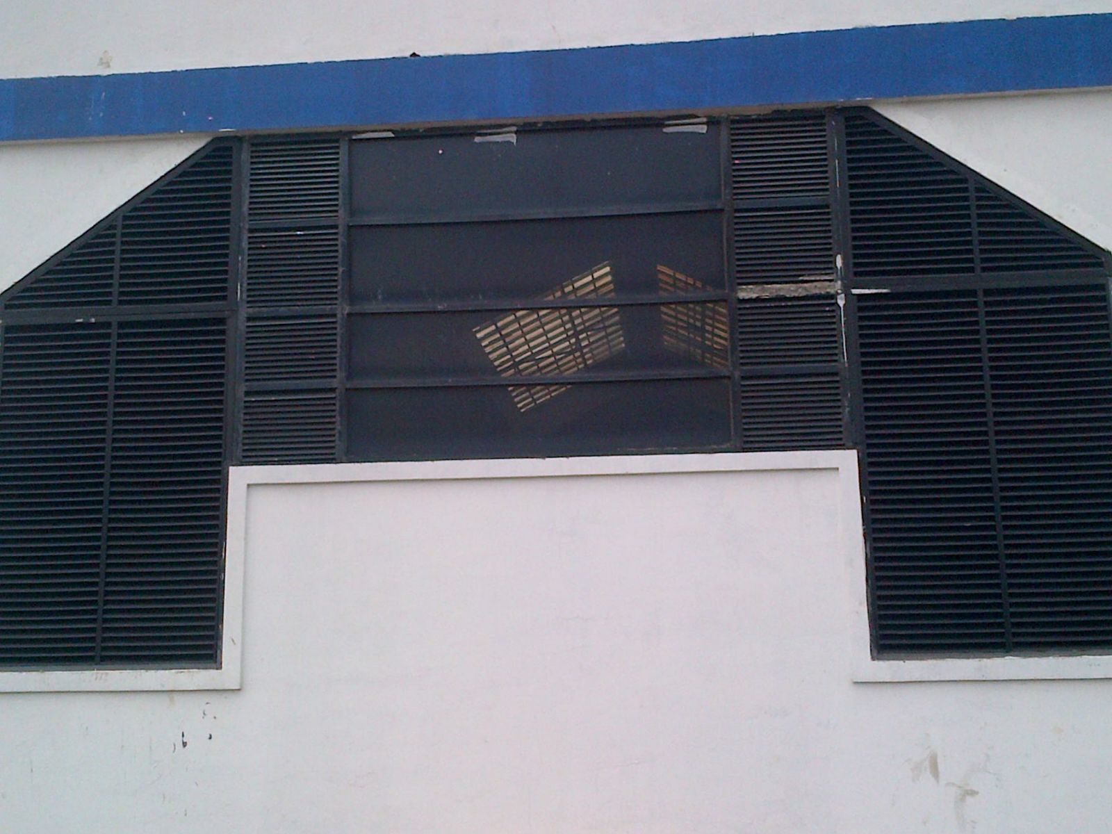 UTAMA ALUMINIUM DAN KACA: Kusen jalusi aluminium