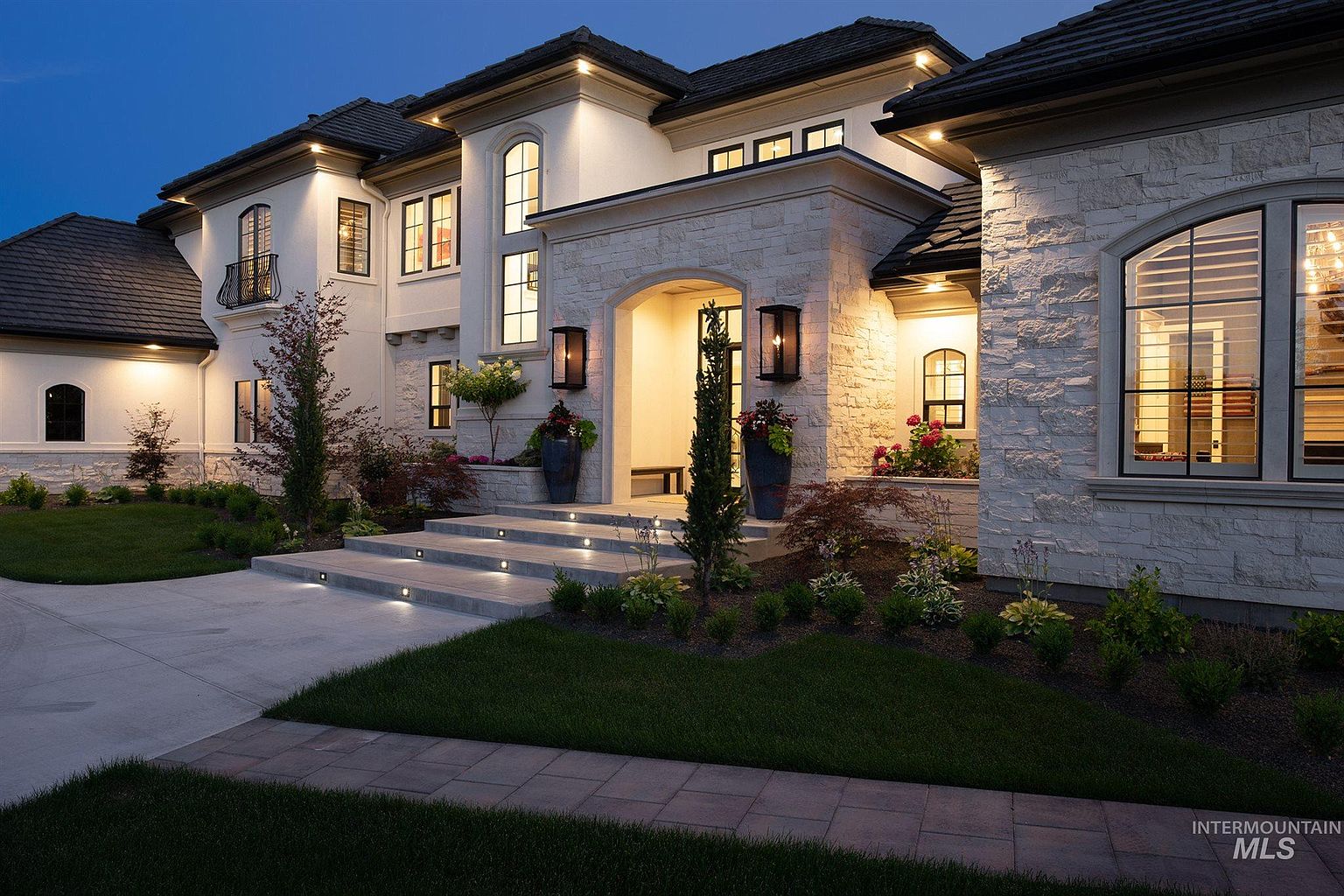 Waterfront Stucco and Stone Lakefront Home In Eagle, ID THE AMERICAN MANION