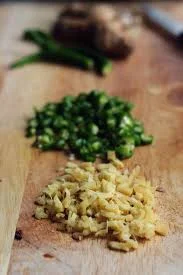 chop-ginger-and-green-chilli