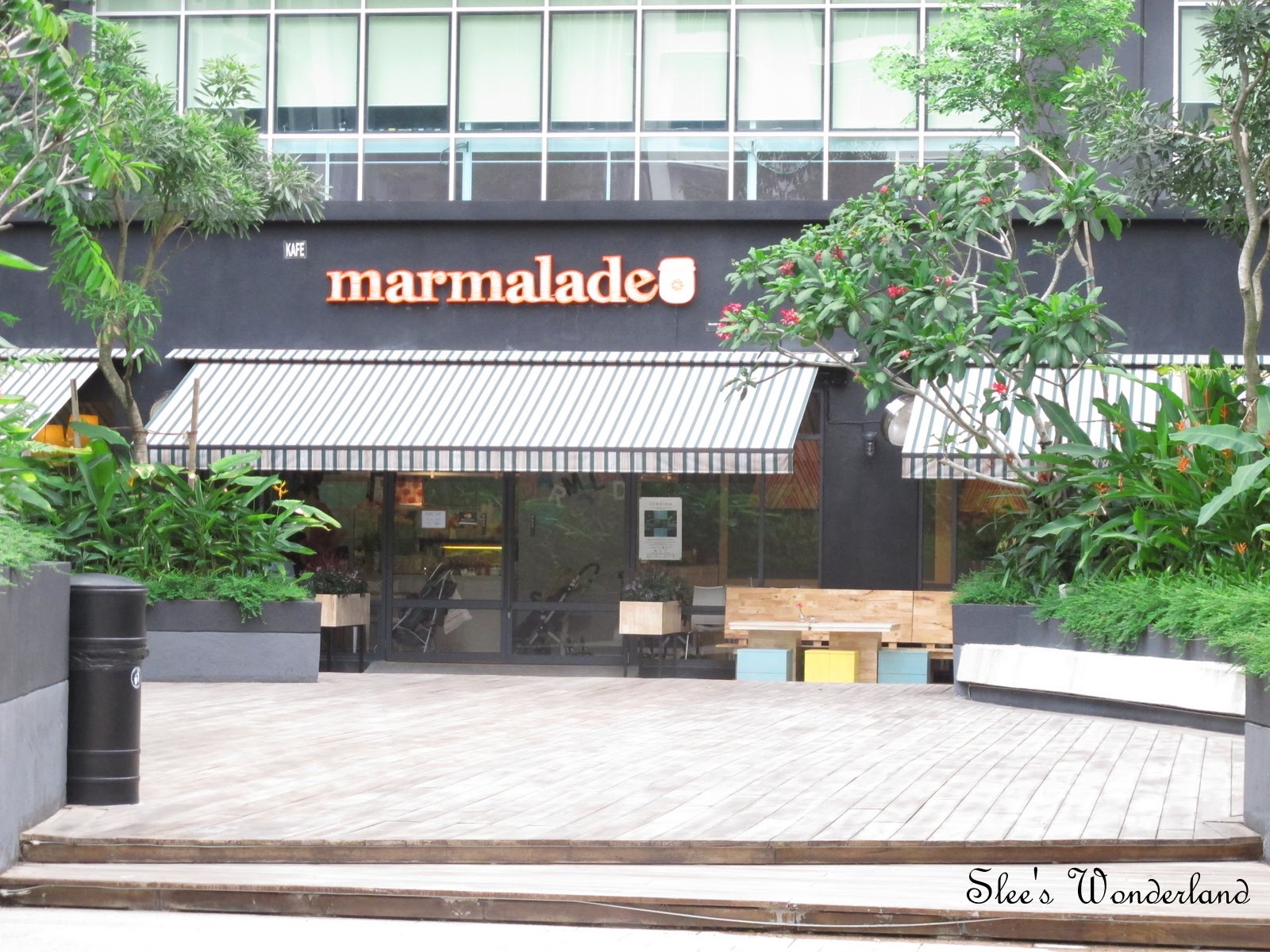 Slee's Wonderland Marmalade cafe Publika