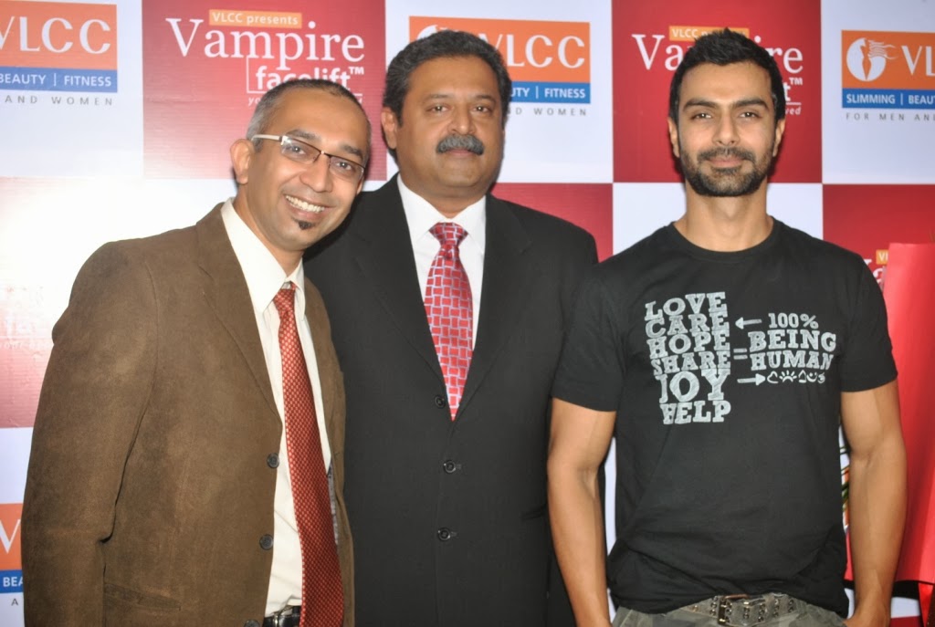 687 jpeg 102kB, alongwithactor Ashmit Patel at the launch of VLCC 