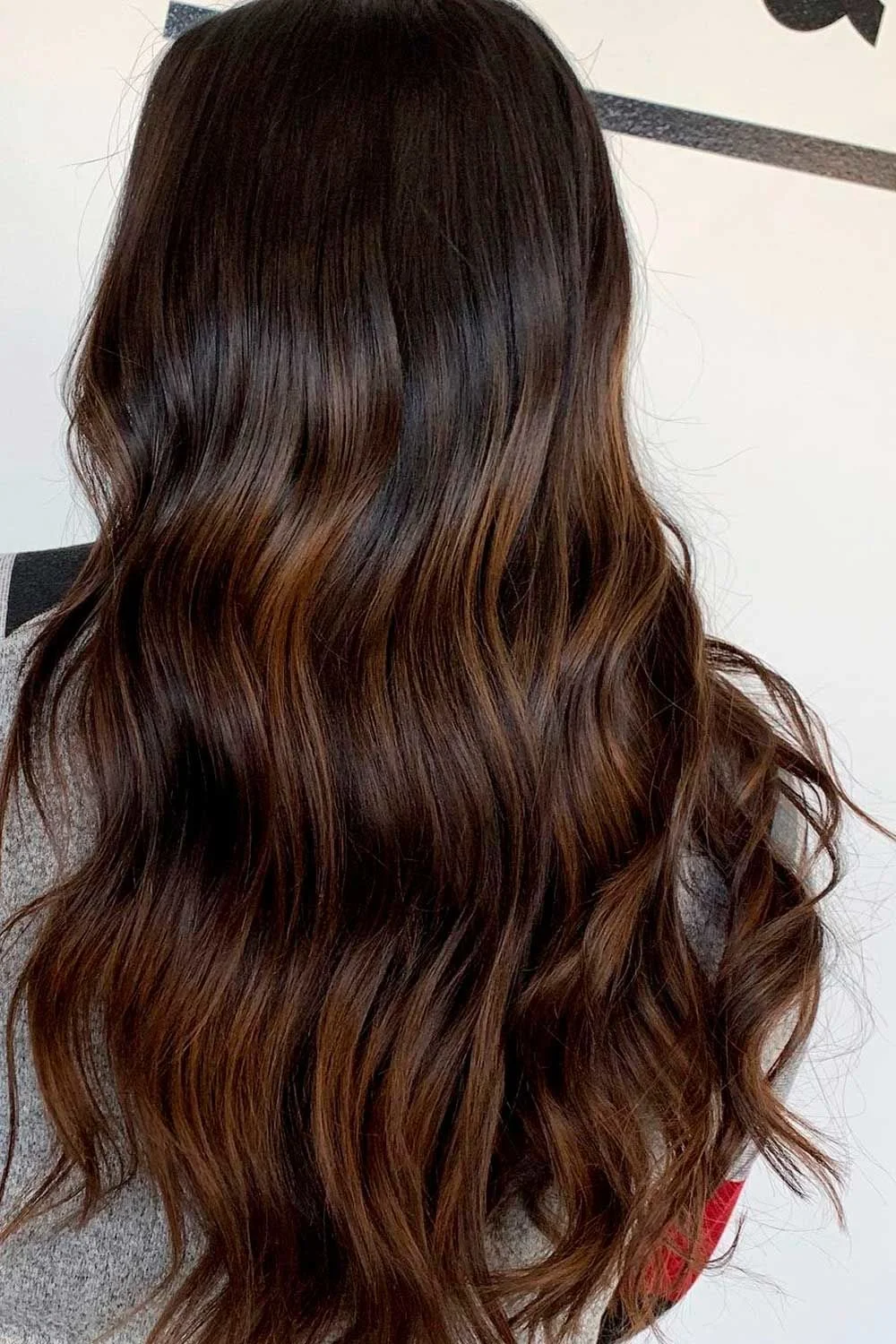dark-brown-hair-color-idea-long-curly-with-honey-highlights