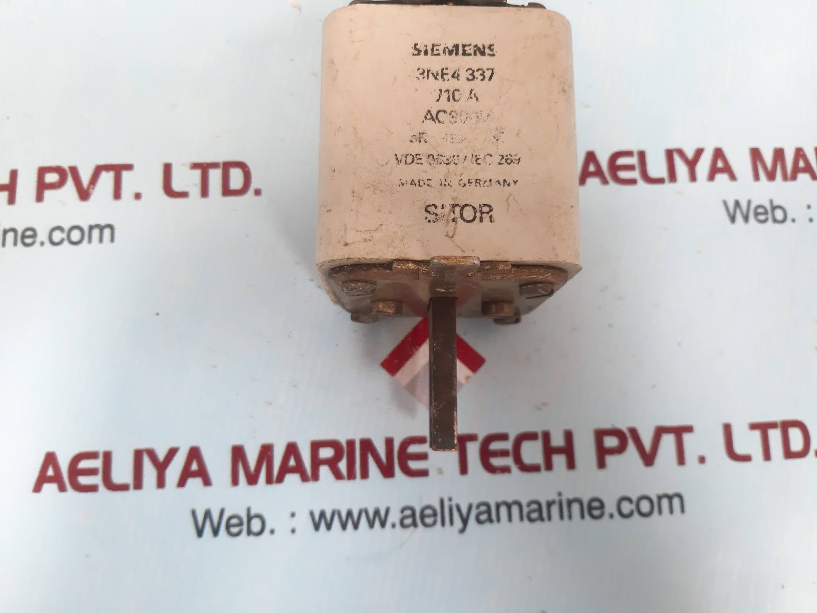 SIEMENS 710 A SEMICONDUCTOR FUSE 3NE4 337 Aeliya Marine
