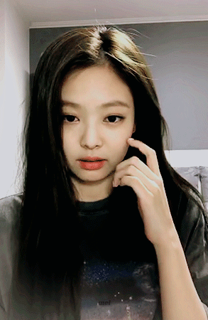 BlackPink Jennie a collection of Gif