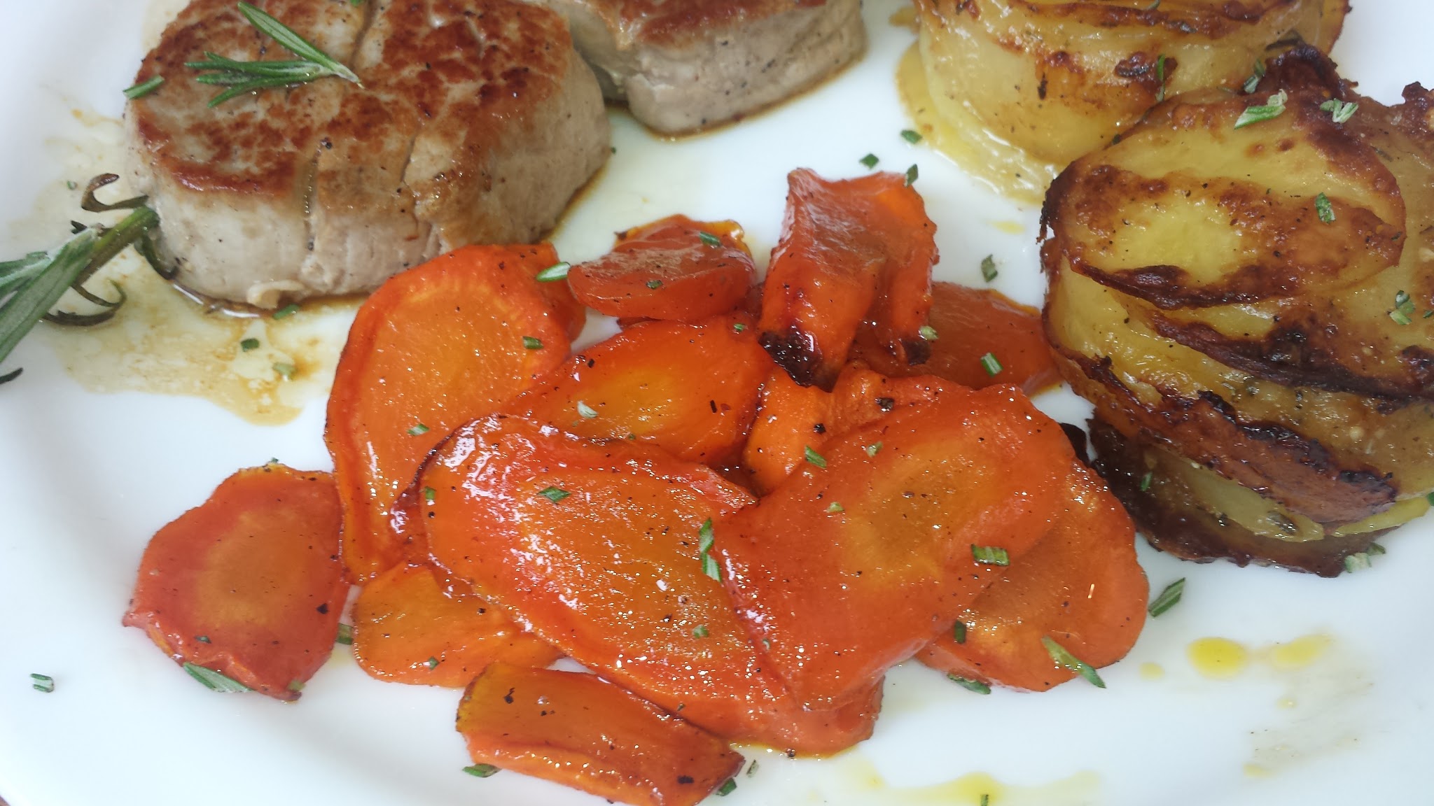 Schweinefilet am Rosmarinzweig 4 2016 02 10%2B13.29.28