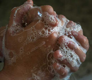 limpiar silicona manos