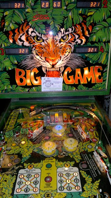 fourwhitepaws: pinball