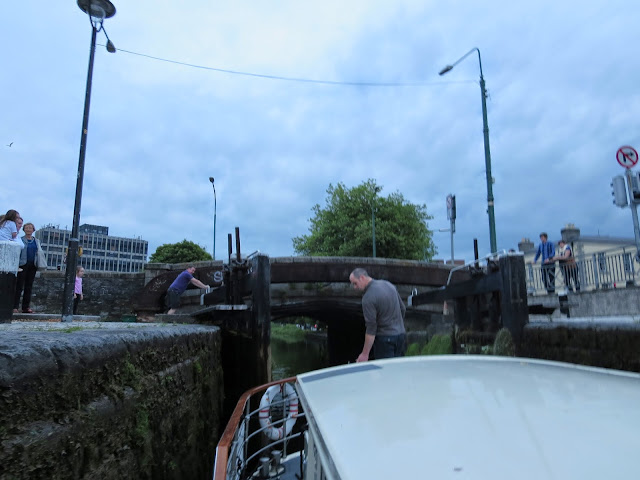 Dublin Canal Cruise: Passing through the lock