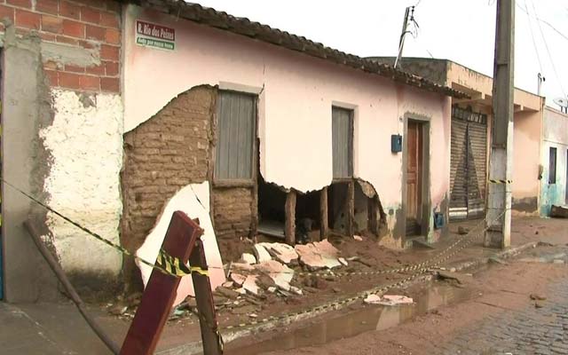 Casas atingidas por rompimento de barragem serão demolidas, diz Rui Costa