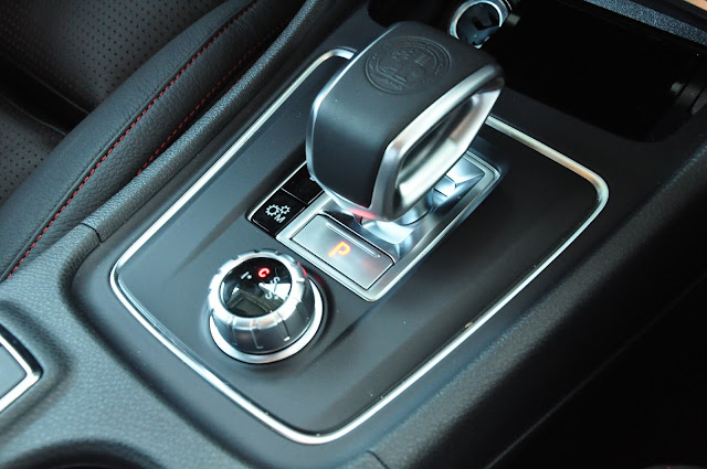 Thiết kế Cần số và Bảng điều khiển Mercedes AMG CLA 45 4MATIC 2018 Thiết kế Cần số và Bảng điều khiển Mercedes AMG CLA 45 4MATIC 2018