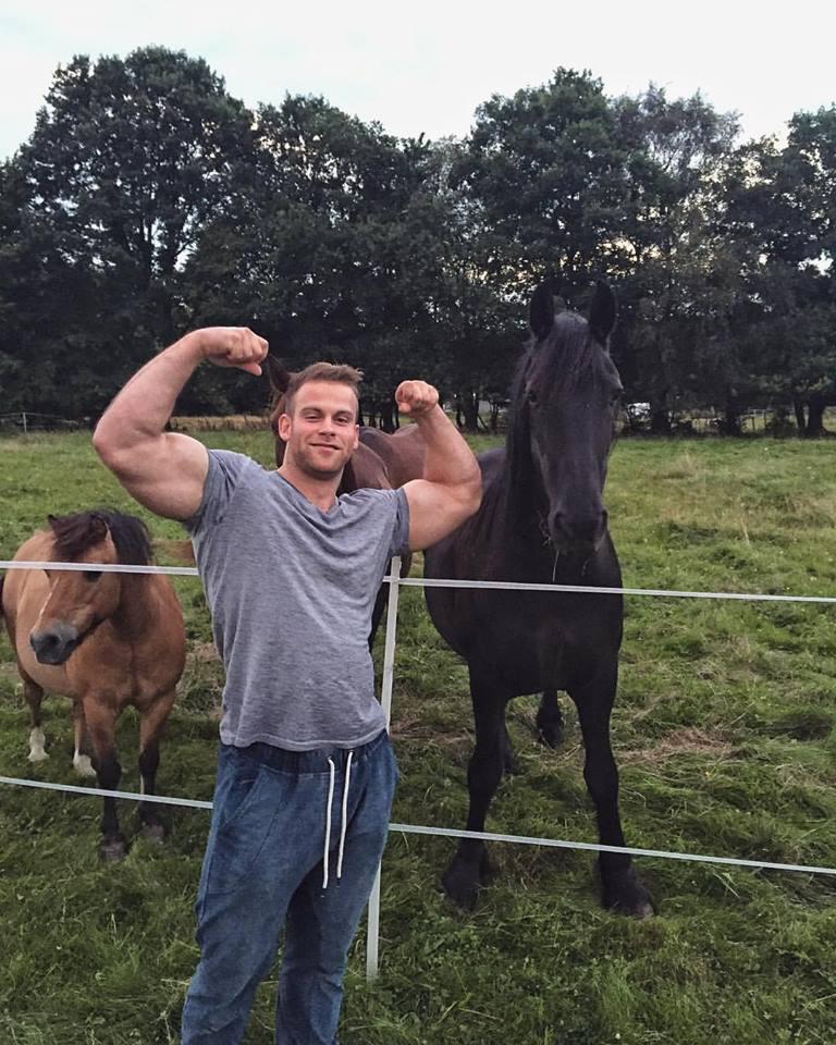 fit-studs-horses-muscle-man-huge-daddy-biceps-flex