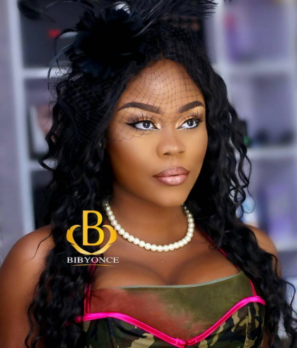 daniella okeke leaves santorini greece
