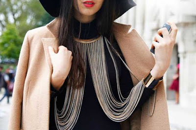 Bodychain - Moda acessório in da estação primavera-verão 2016 Bodychain - Moda acessório in da estação primavera-verão 2016