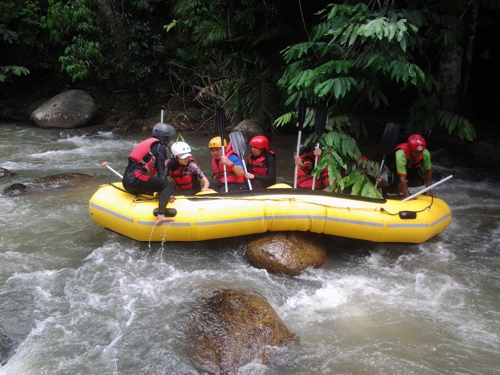 PROJEK OUTDOOR WHITE WATER RAFTING ULU SLIM, SLIM RIVER,PERAK