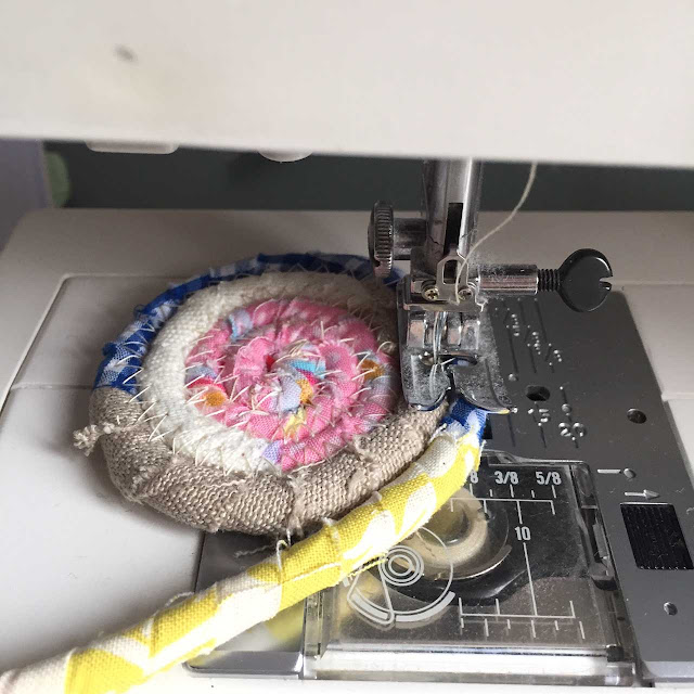 Roxy Creations: Easy rope basket tutorial