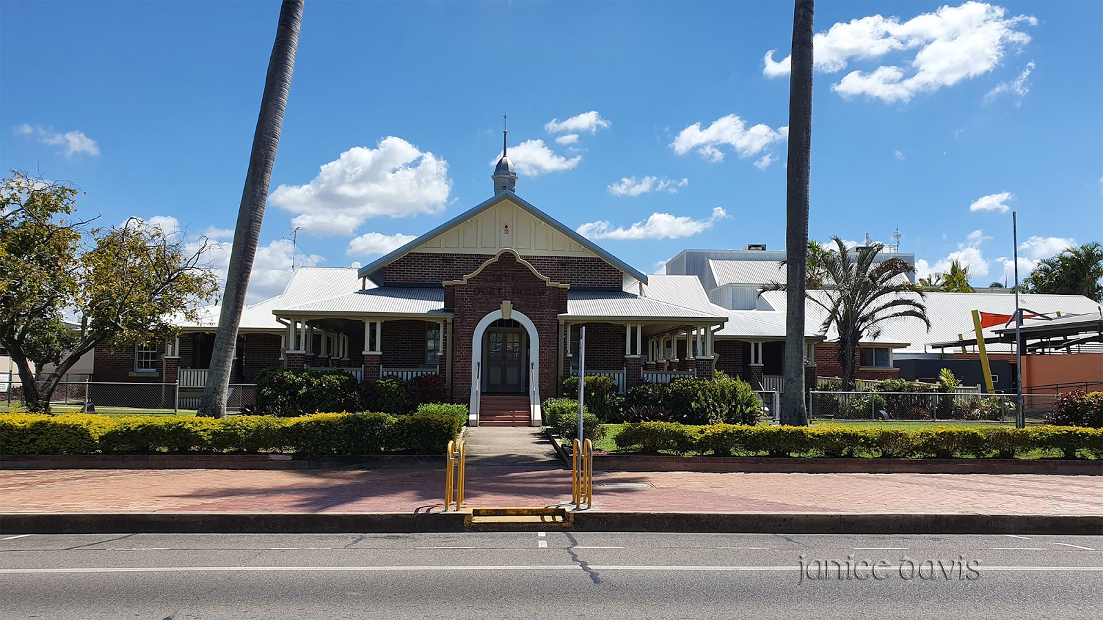 thoughts & happenings The Court House in Ayr, Queensland