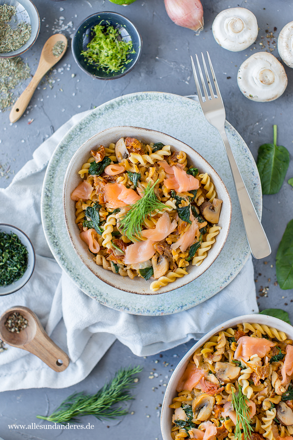 One-Pot-Pasta mit Kichererbsen-Nudeln, Spinat & Räucherlachs | Alles ... One-Pot-Pasta mit Kichererbsen-Nudeln, Spinat & Räucherlachs | Alles ...