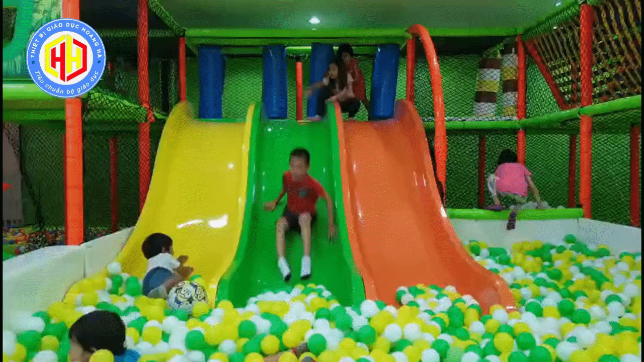 Trò chơi đa dạng tại khu vui chơi trong nhà cho bé