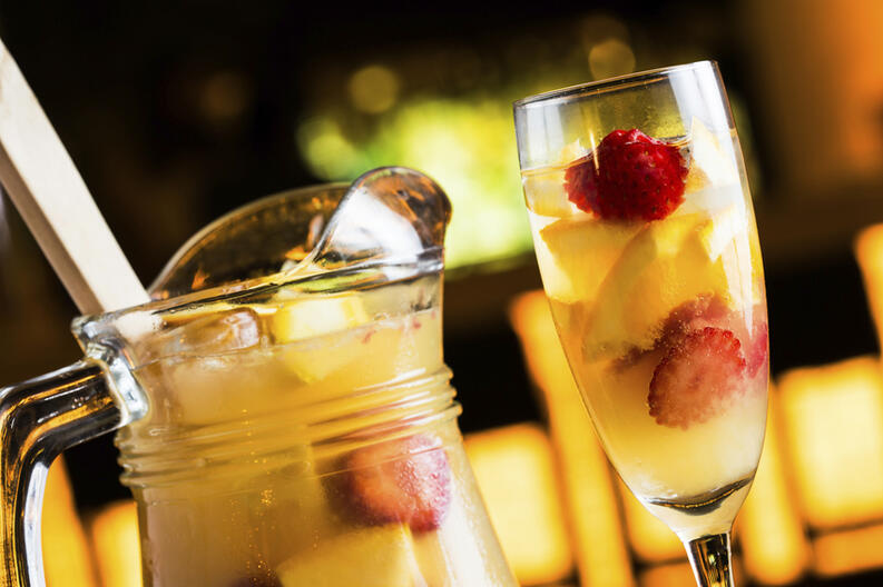 Receitas de Portugal Sangria de espumante e morangos.... deliciosa!