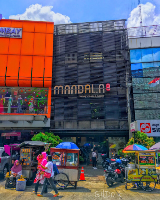Mi vida en Indonesia | Comer en el Mandala Baru de Yakarta, Indonesia
