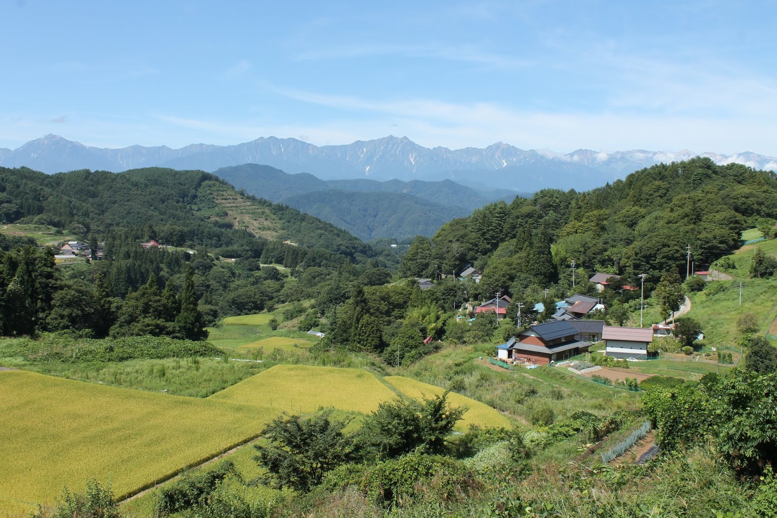 北アルプスと初秋の山村 9/7撮影
