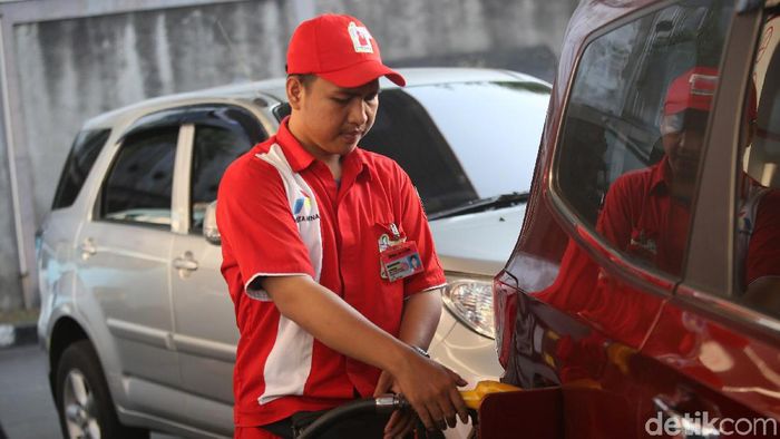 Pemerintah dan Pertamina Memeras Rakyat Lewat BBM Mahal? Pemerintah dan Pertamina Memeras Rakyat Lewat BBM Mahal?