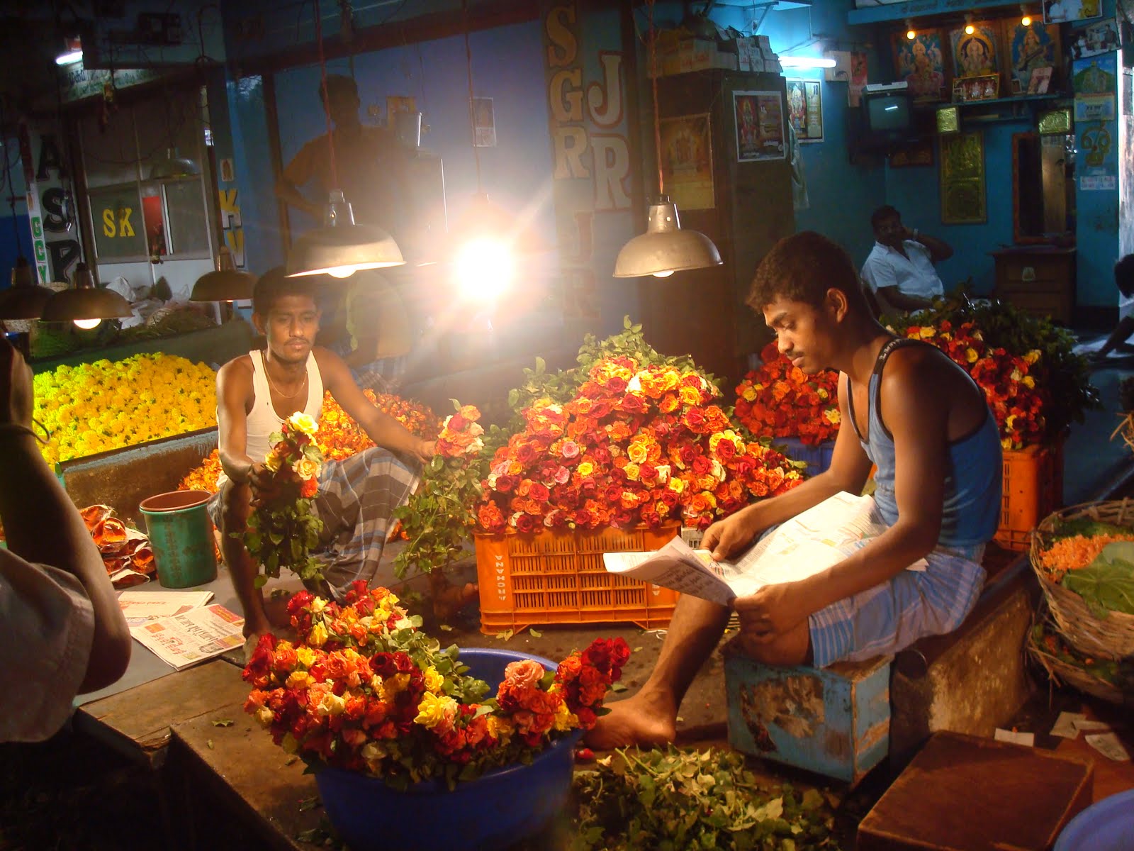 Chennai Street Shopping - Which Street Famous for What !!! | Namma Area..........