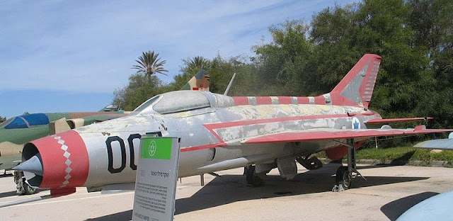 800px-MIG-21F-hatzerim-1.jpg