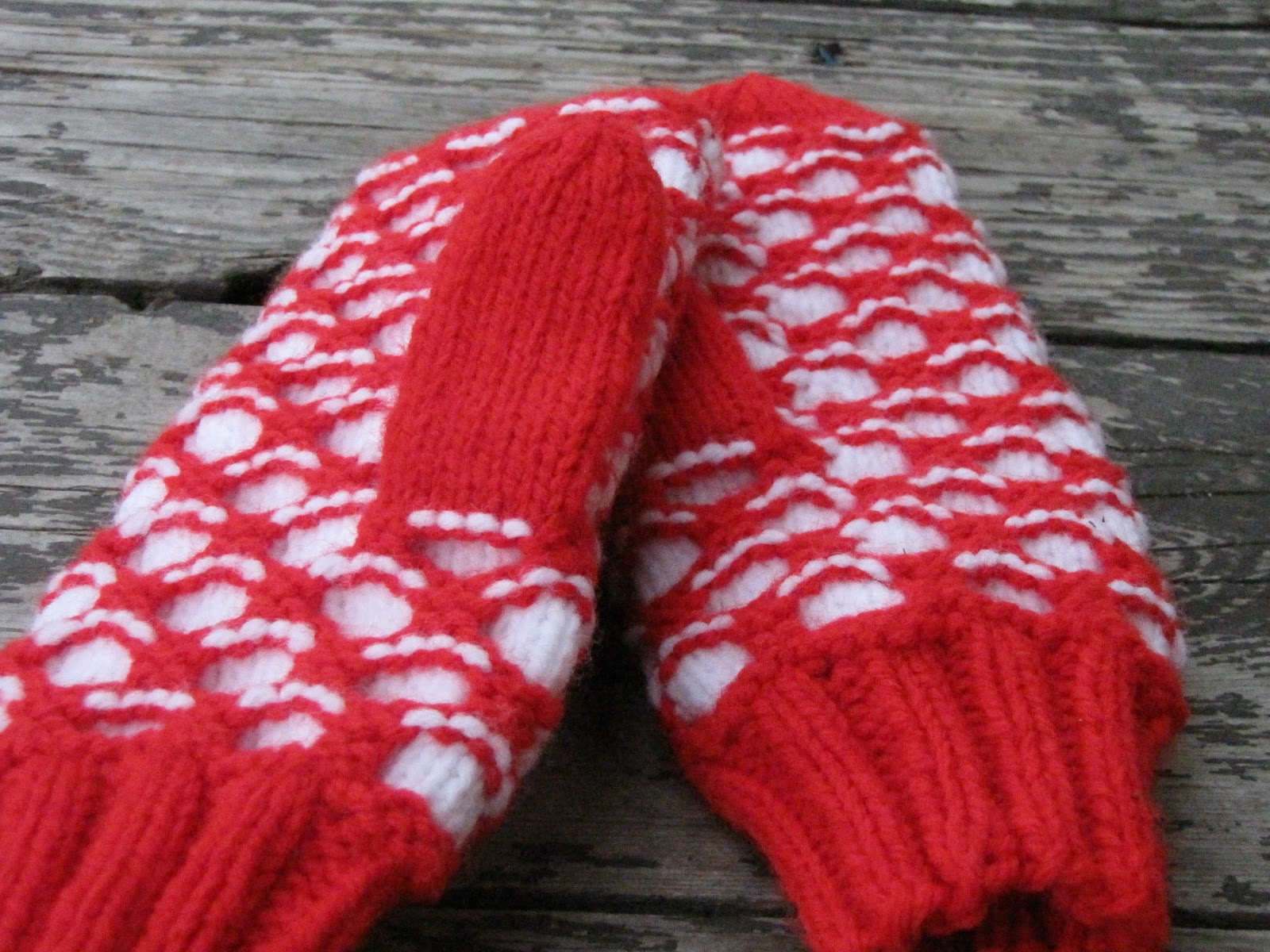 Saucy Ramblings Newfie Mittens finished!