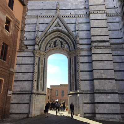 Duomo di Siena: porta verso Vallepiatta