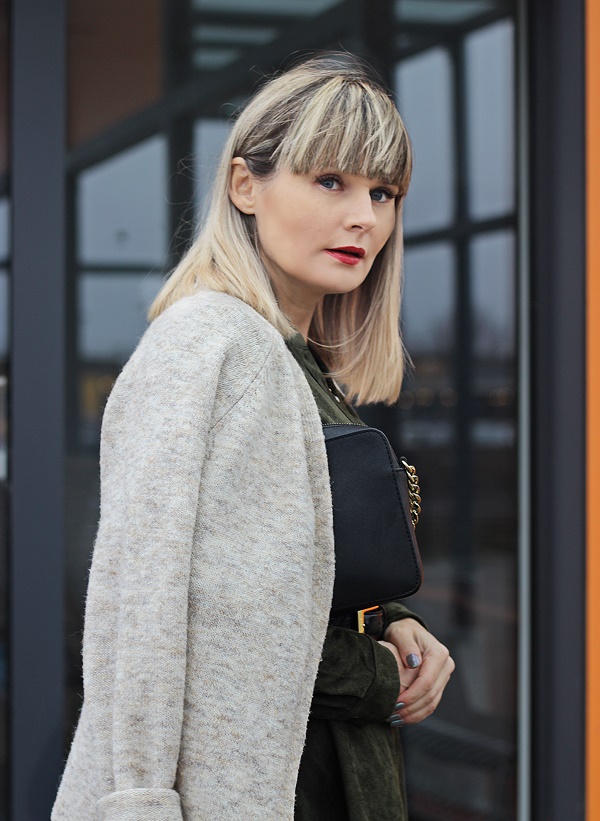 beige%2Blong%2Bsweter.JPG