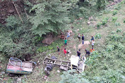 Truk Tanki Terjun Bebas di Jembatan Lelonggek