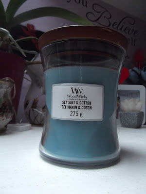 Woodwick Sea Salt & Cotton vonná sviečka s dreveným knotom