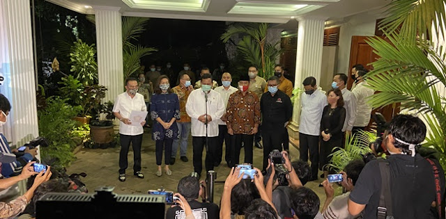 Koalisi PDIP-Gerindra Merusak Dominasi Trah Atut Dan Anak Wapres Koalisi PDIP-Gerindra Merusak Dominasi Trah Atut Dan Anak Wapres