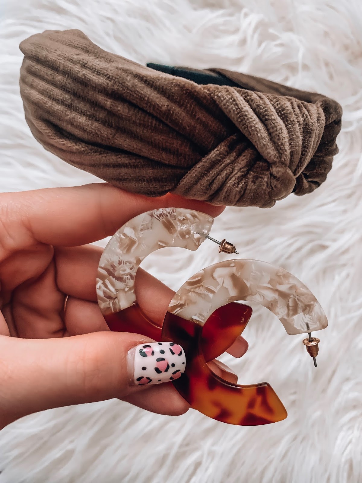Fall Style: $20 Accessories - Brown Velvet Headband and Tortoise Acrylic Hoop Earrings  // Something Delightful Blog