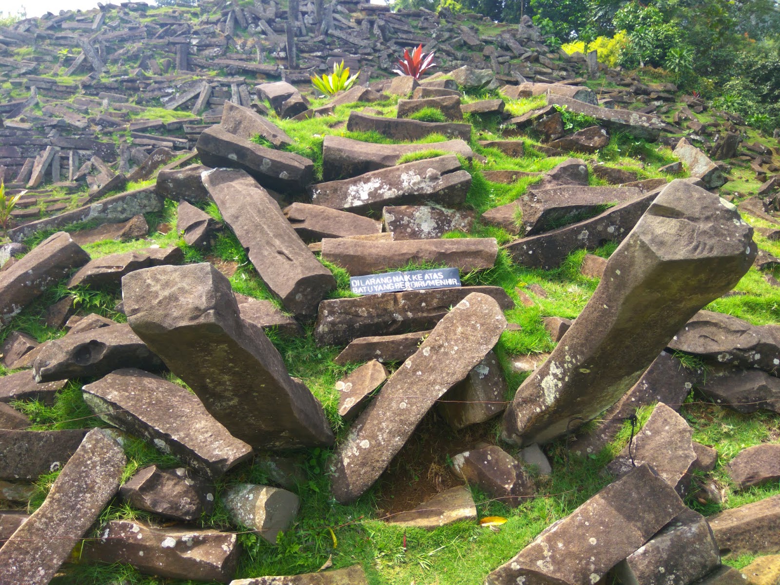Ragam Pesona Gunung Padang Ragam Pesona Gunung Padang