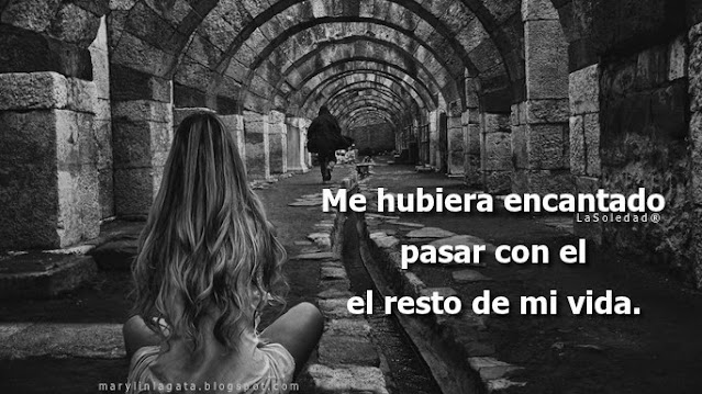 Yo me dedique a perder a alguien y soy feliz al saber que el encontró la felicidad en otros brazos, no lo niego me hubiera encantado pasar con el el resto de mi vida, pero es feliz y estoy segura que tanto el como yo seremos felices aunque sea uno lejos del otro.   Porque cuando se ama de verdad solo quieres lo mejor para la otra persona. ¿Por qué no te bese en el alma cuando aún podía? ¿Por qué no te abracé la vida cuando la tenía? Y yo que no me daba cuenta cuanto te dolía. Y yo que no sabía el daño que me hacía.   ¿Cómo es que nunca me fijé que ya no sonreías? Y que antes de apagar la luz ya nada me decías. Que aquel amor se te escapó, que había llegado el día. Que ya no me sentías, que ya ni te dolía.   Me dediqué a perderte y me ausente en momentos que se han ido para siempre. Me dediqué a no verte y me encerré en mi mundo y no pudiste detenerme. Y me alejé mil veces y cuando regresé te había perdido para siempre.   Y quise detenerte y entonces descubrí que ya mirabas diferente. ¿Por qué no te llené de mi cuando aún había tiempo? ¿Por qué no pude comprender lo que hasta ahora entiendo? Que fuiste todo para mi y que yo estaba ciego.   Te dejé para luego este maldito ego. Y me ausenté en momentos que se han ido para siempre. Me dediqué a no verte. Y me encerré en mi mundo y no pudiste detenerme. Y me alejé mil veces. Y cuando regresé te había perdido para siempre. Y quise detenerte y entonces descubrí que ya mirabas diferente. Me dediqué a perderte.