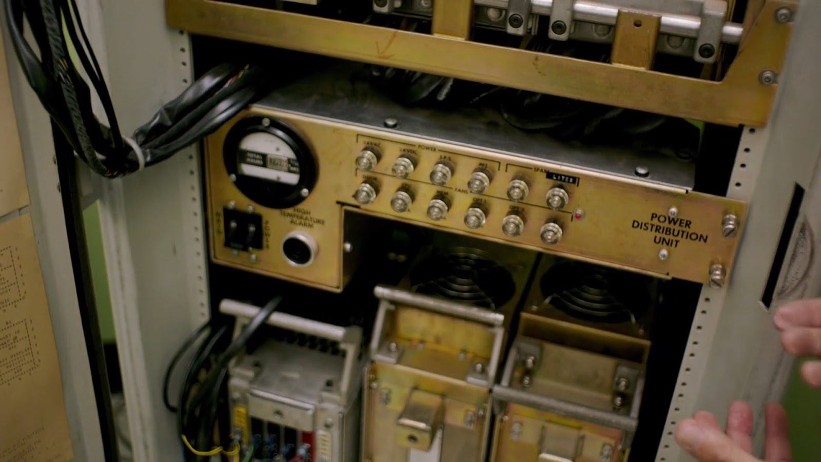 EIS OS DELÍRIOS DO MUNDO CONECTADO (LEGENDADO/1080P) – 2016 Lo%2Band%2BBehold%2BReveries%2Bof%2Bthe%2BConnected%2BWorld%2B-%2BBRRip%2B1080p%2B%25282016%2529.mp4_snapshot_00.02.20.795