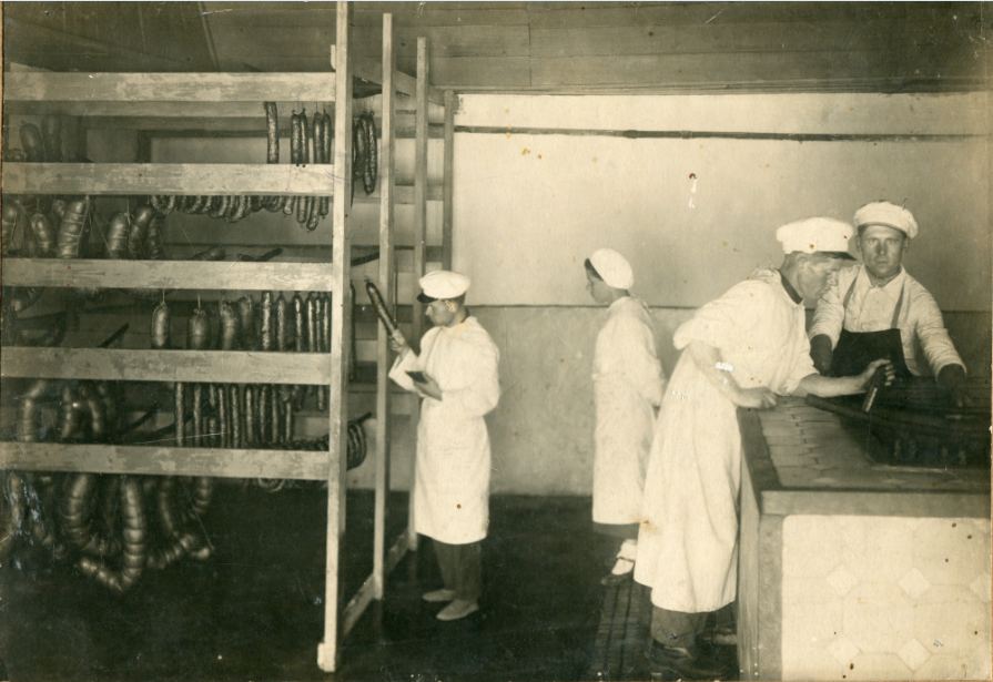 Цех Артемовской колбасной фабрики. 1937 г.