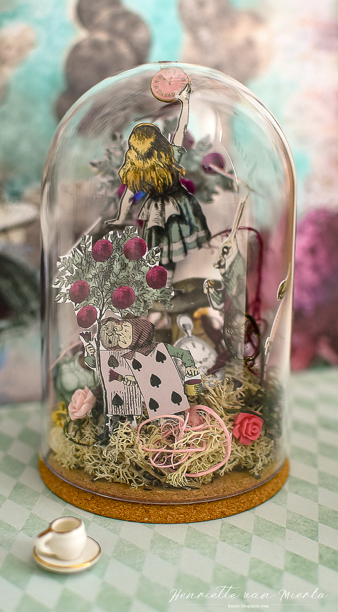 Craft Box UK design team project - Alice in Wonderland dome - Henriëtte