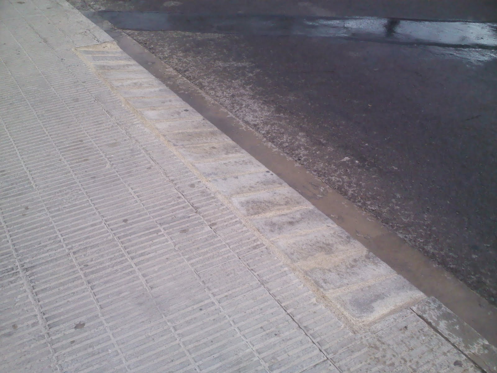 CONSTRUCCIONES Y REFORMAS: Rampa acceso vehículos a garaje.