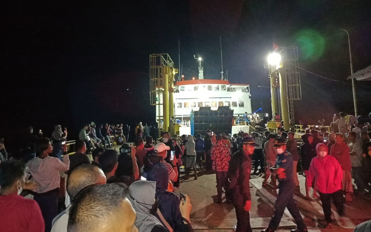 Alhamdulillah, KM. Bontoharu Sandar di Pelabuhan Pamatata, 300 Penumpang Selamat