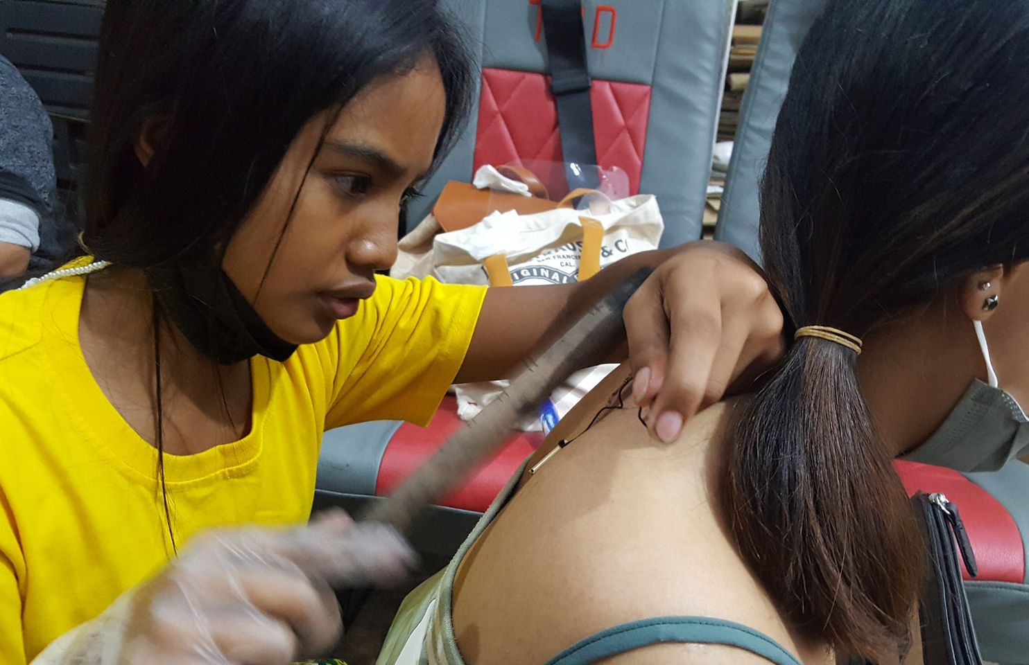 Pinoy youngest traditional tattoo artist is a 13-year-old girl from Buscalan,  Kalinga ~ WowCordillera