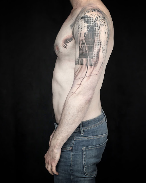 2018-2019 Tatouage tatouage bras épaule, noir et gris, lignes et textures, françois theurel, par olivier poinsignon