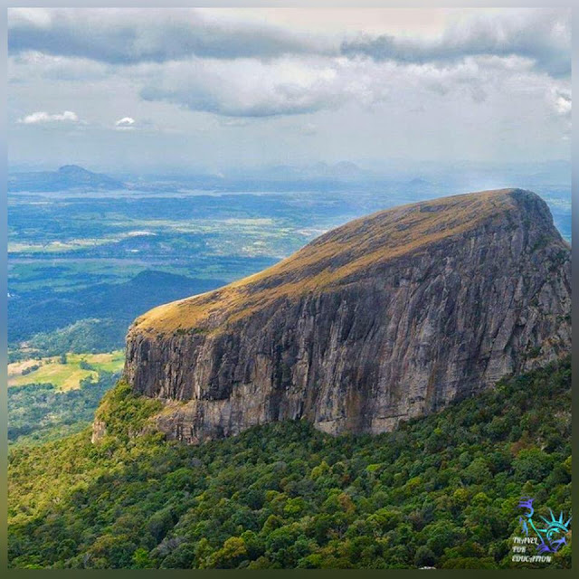 නිදන ඇඳක් ලෙස හැඩවූ - යහන්ගල 🌿⛰(Yahangala/Bed Rock😴)