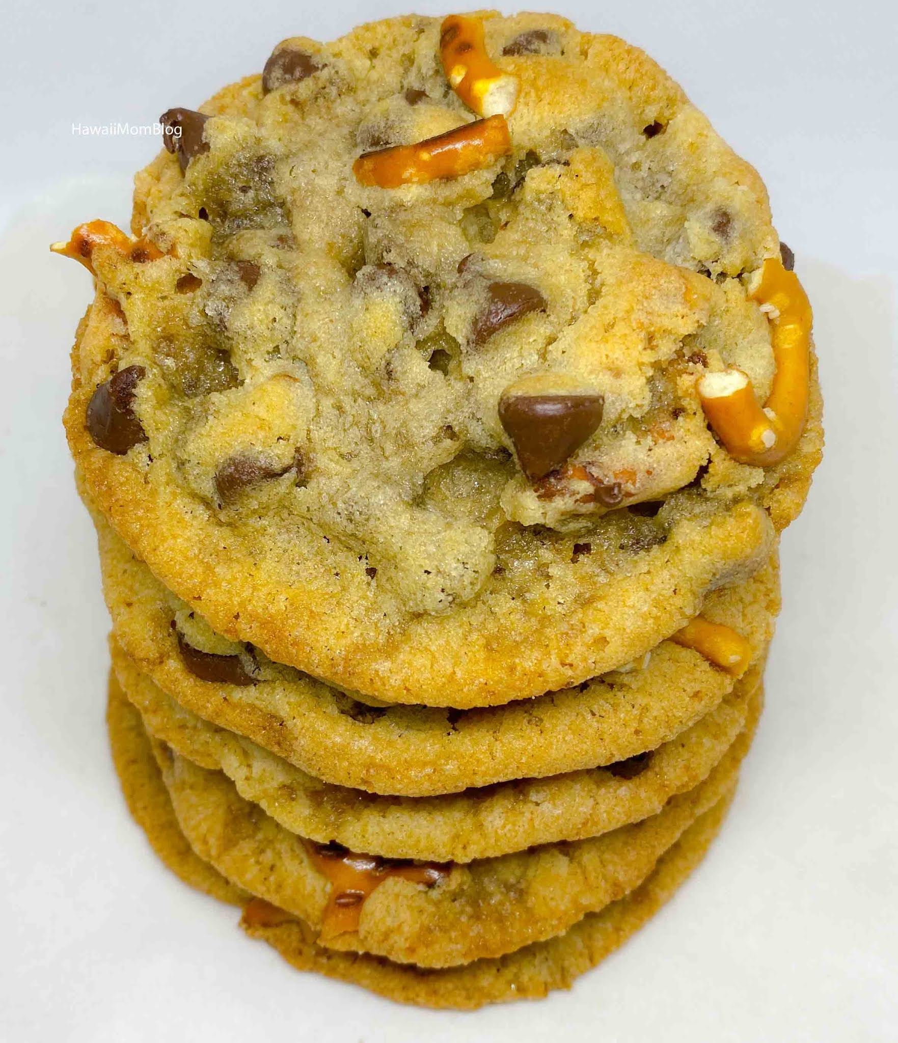 Hawaii Mom Blog Chocolate Chip Pretzel Cookies